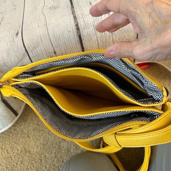 ISABELLE PETA APPROVED VEGAN LEATHER crossbody - Picture 5 of 13